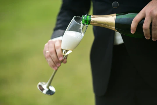 В магазины завезли баночное «Советское шампанское» В магазины завезли баночное «Советское шампанское»