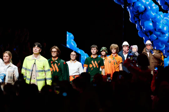 «Вкусно — и точка» вышла на подиум с новой униформой «Вкусно — и точка» вышла на подиум с новой униформой