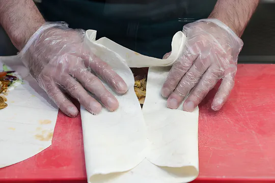 В Братске 62 человека отравились шаурмой В Братске 62 человека отравились шаурмой