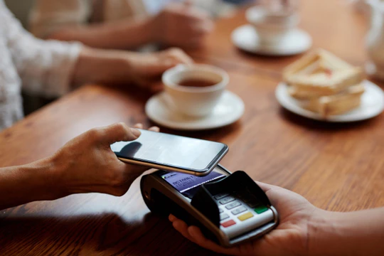 Сезонные колебания расходов россиян в ресторанах и кафе: анализ Сезонные колебания расходов россиян в ресторанах и кафе: анализ