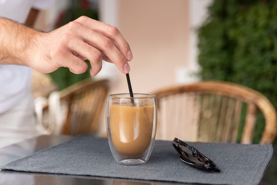 Ходзича латте — новый фаворит лета: почему обжаренный зелёный чай вытесняет матчу Ходзича латте — новый фаворит лета: почему обжаренный зелёный чай вытесняет матчу