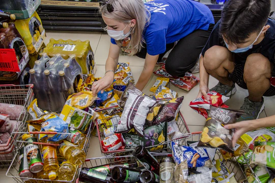 В Госдуме рассматривают законопроект, благодаря которому магазины смогут раздавать просроченные продукты В Госдуме рассматривают законопроект, благодаря которому магазины смогут раздавать просроченные продукты