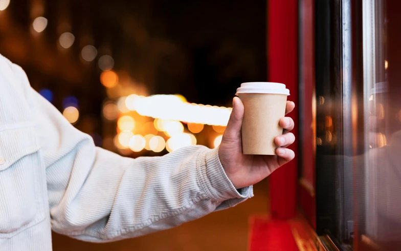 Бесплатный кофе по пятницам: как получить напиток от Альфа-Банка и Пятёрочки