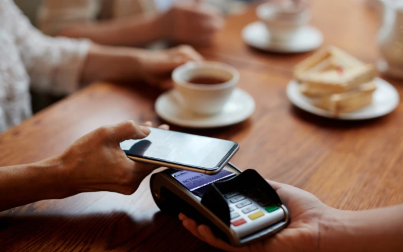 Сезонные колебания расходов россиян в ресторанах и кафе: анализ