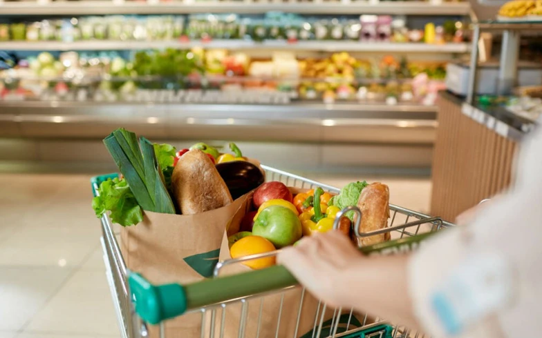 Стало известно, какая еда дороже: вредная или полезная