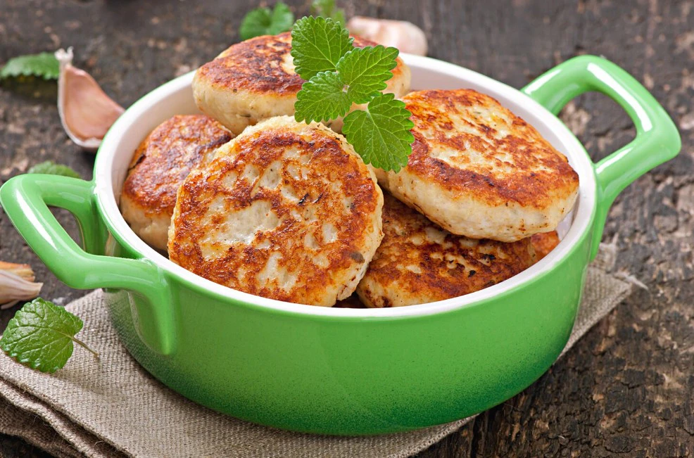 Котлеты из мяса индейки / Источник: freepik.com, автор: timolina