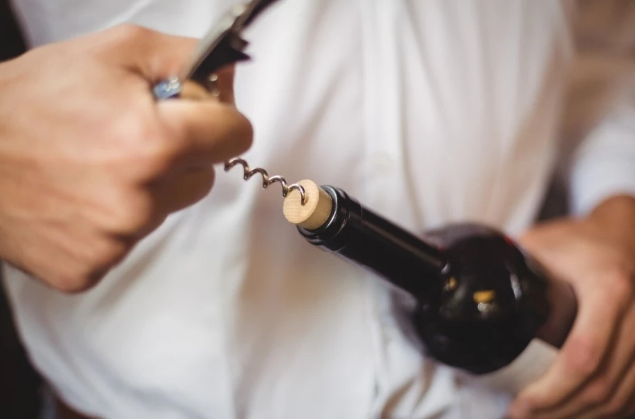 Штопор / Источник: freepik.com, автор: wavebreakmedia_micro