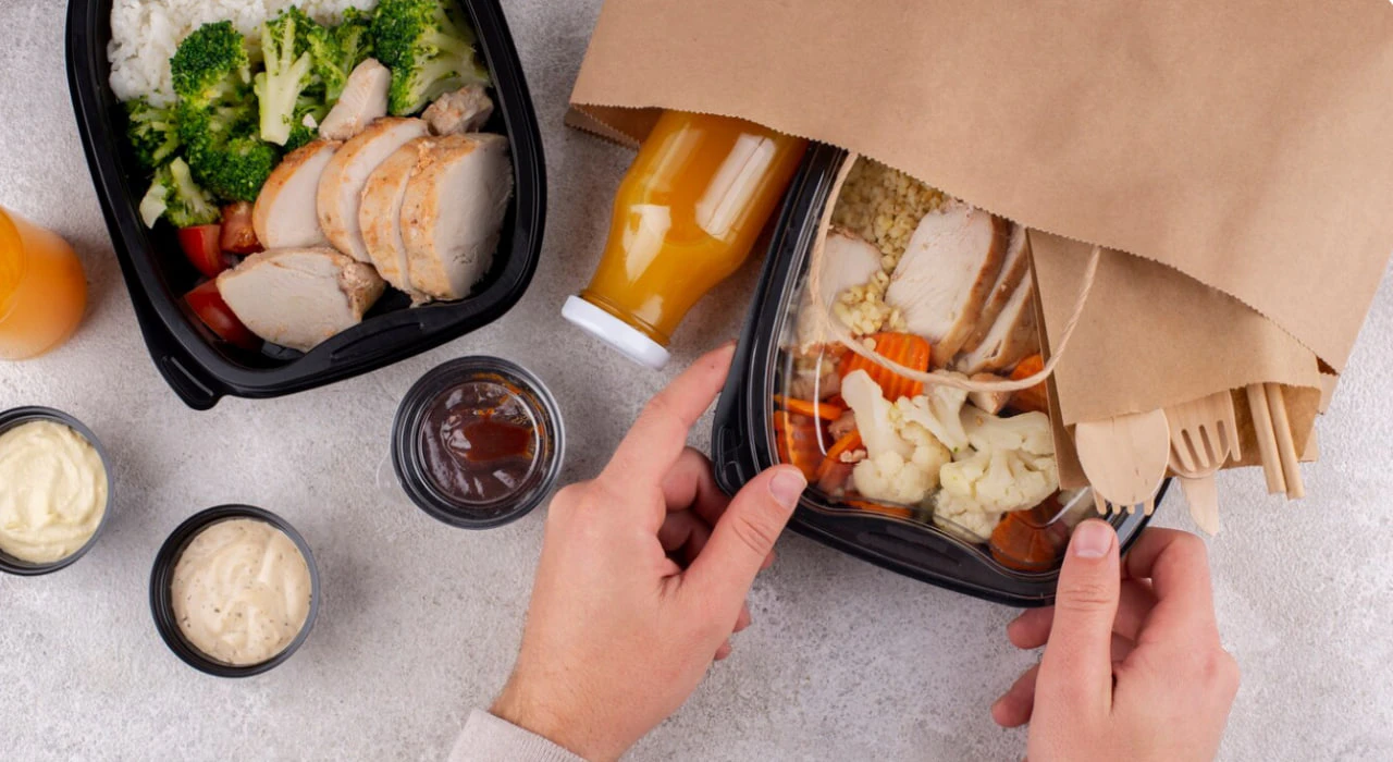 Доставка еды / Источник: freepik.com