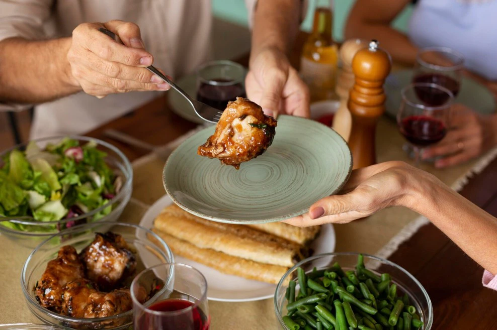 Домашний ужин / Источник: freepik.com